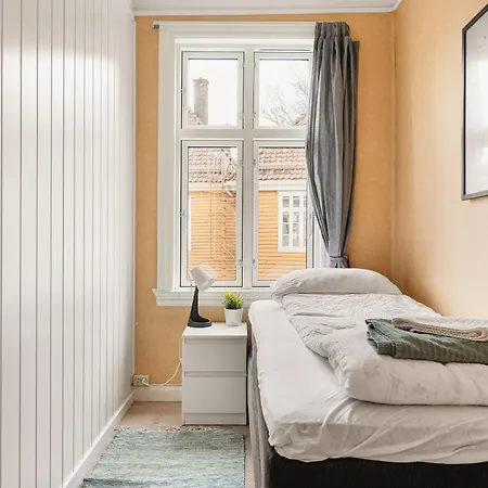 Appartement Fit For Two Families! 8 Bedrooms! 2 Bathrooms! Bergen