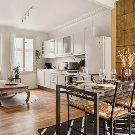 Fit For Two Families! 8 Bedrooms! 2 Bathrooms! Appartamento