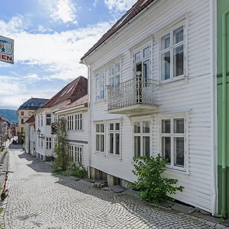 Fit For Two Families! 8 Bedrooms! 2 Bathrooms! Apartamento Bergen