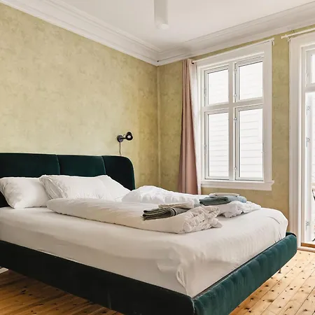 Fit For Two Families! 8 Bedrooms! 2 Bathrooms! Appartement *