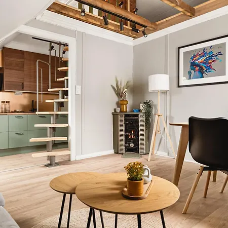 Appartement Fit For Two Families! 8 Bedrooms! 2 Bathrooms! *